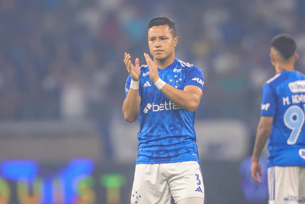 Marlon, lateral-esquerdo do Cruzeiro – Foto: Gilson Lobo/AGIF