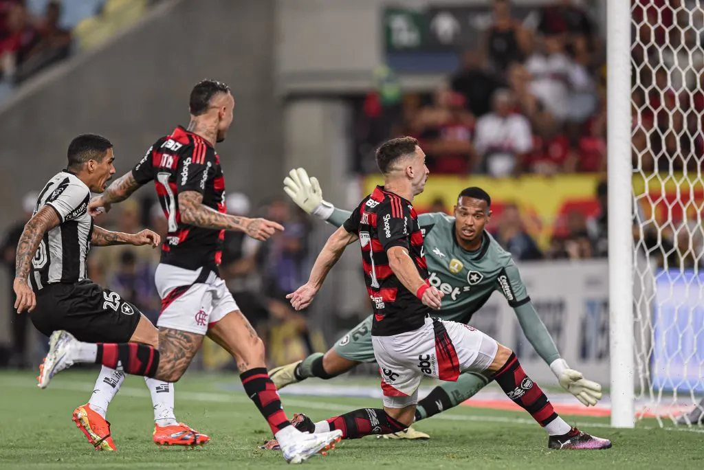 Léo Ortiz marcou o gol da vitória do Flamengo sobre o Botafogo. Foto: Gilvan de Souza &amp; Paula Reis/Flamengo