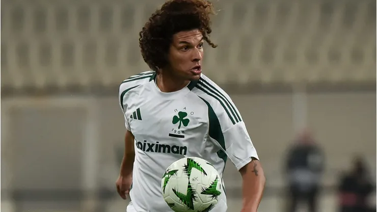 Volante já atuou no Flamengo - Foto: Milos Bicanski/Getty Images.
