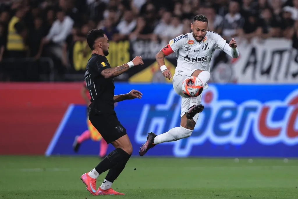 Neymar no clássico contra o Corinthians. Foto: Ettore Chiereguini/AGIF
