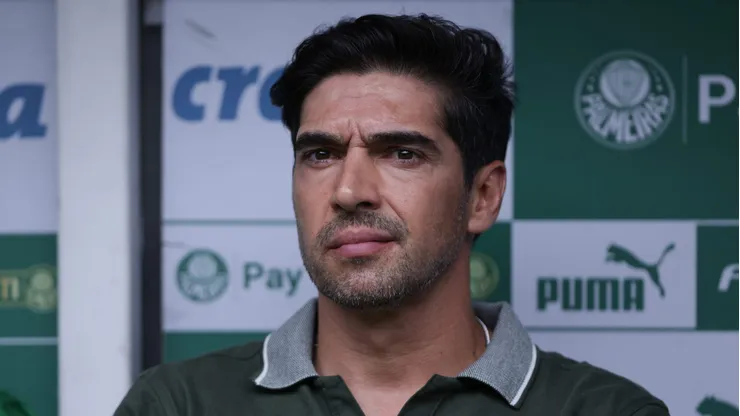 Abel Ferreira acompanha equipe do Palmeiras - Foto: Ettore Chiereguini/AGIF