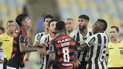 Gerson e os outros jogadores do Flamengo Brigam com Barboza e jogadores do Botafogo durante partida no estadio Maracanã pelo Campeonato Carioca 2025