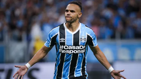 Braithwaite é um dos jogadores estrangeiros no Grêmio. Foto: Maxi Franzoi/AGIF