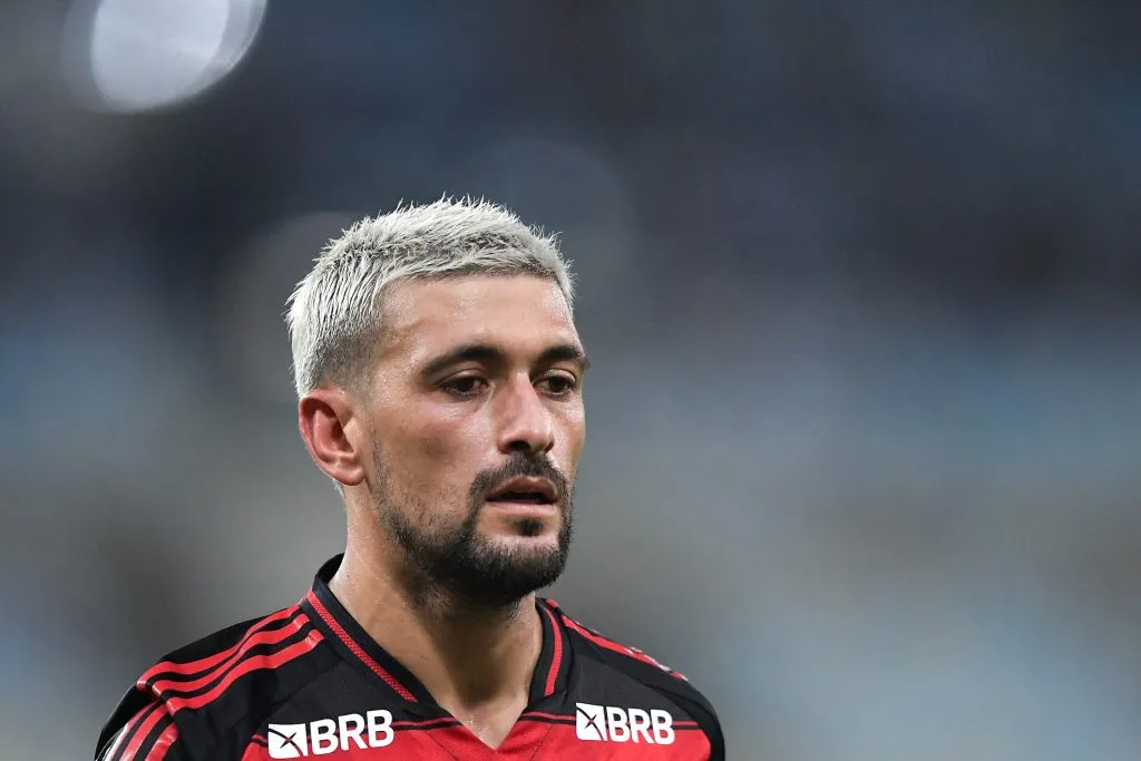 RJ – RIO DE JANEIRO – 12/02/2025 – CARIOCA 2025, FLAMENGO X BOTAFOGO – Arrascaeta jogador do Flamengo durante partida contra o Botafogo no estadio Maracana pelo campeonato Carioca 2025. Foto: Thiago Ribeiro/AGIF