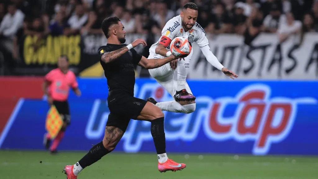 Santos foi derrotado no clássico - Foto: Ettore Chiereguini/AGIF.