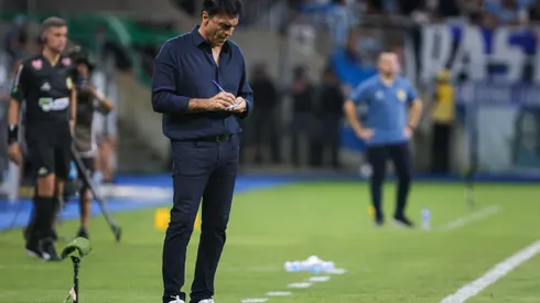 Gustavo Quinteros técnico do Grêmio durante partida contra o Pelotas no estádio Arena do Grêmio pelo campeonato Gaúcho 2025. Foto: Maxi Franzoi/AGIF