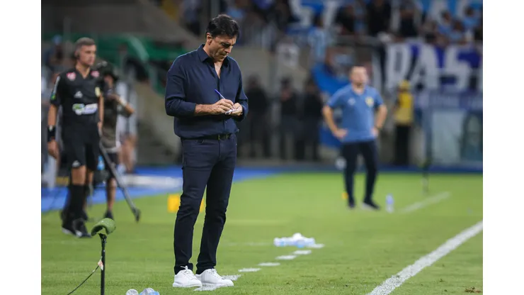 Gustavo Quinteros técnico do Grêmio durante partida contra o Pelotas no estádio Arena do Grêmio pelo campeonato Gaúcho 2025. Foto: Maxi Franzoi/AGIF
