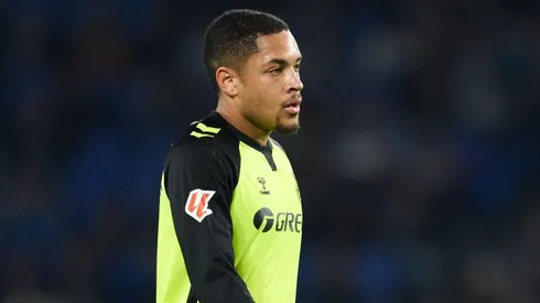 Vitor Roque teria pedido para sair do Betis e André Cury rebate afirmação