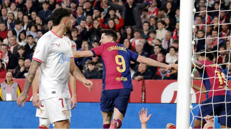 Robert Lewandowski comemora gol marcado pelo Barcelona. Foto: CORDON PRESS / Alamy Stock Photo