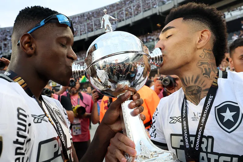 Luiz Henrique e Igor Jesus foram destaques nas campanhas dos títulos. Foto: Vitor Silva/Botafogo