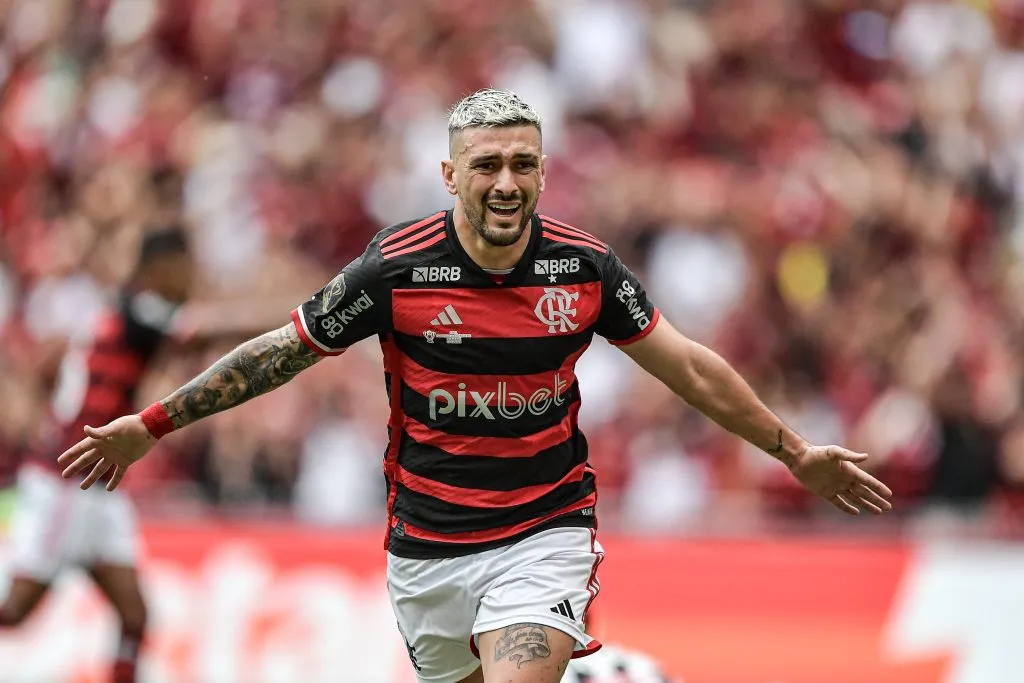 Arrascaeta comemora gol contra o Atlético-MG. Foto: Thiago Ribeiro/AGIF