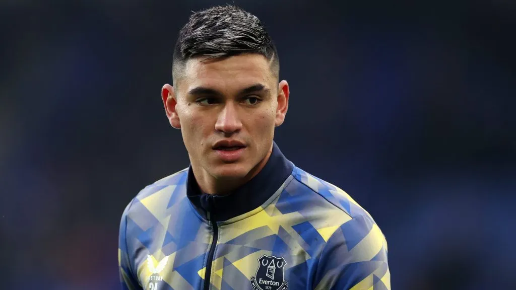 Alcaraz, meia argentino do Flamengo, emprestado ao Everton-ING