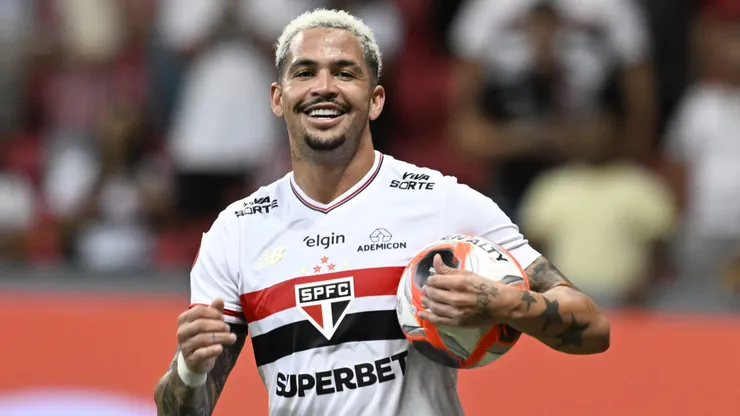 Luciano jogador do São Paulo comemora seu gol durante partida. Foto: Mateus Bonomi/AGIF