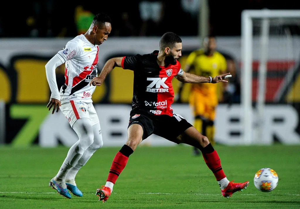 Wagner Leonardo jogador do Vitoria durante partida contra o Ferroviário no estádio Barradão pelo campeonato Copa Do Nordeste 2025. Foto: Jhony Pinho/AGIF