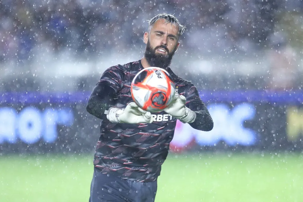 SP – SANTOS – 01/02/2025 – PAULISTA 2025, SANTOS X SAO PAULO –  Jandrei ogador do Sao Paulo durante aquecimento antes da partida contra o Santos no estadio Vila Belmiro pelo campeonato Paulista 2025. Foto: Reinaldo Campos/AGIF