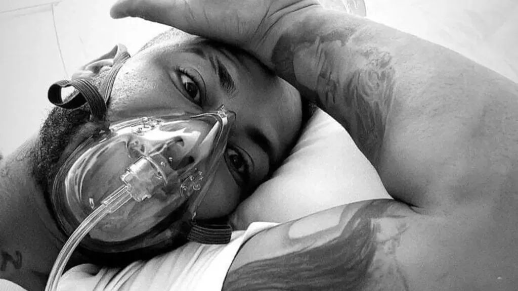 Neymar aparece usando inalador Foto: Reprodução/Instagram Neymar