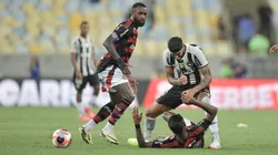Bruno Henrique e Gerson, jogadores do Flamengo, brigam com Barboza, do Botafogo, durante partida no Maracanã pelo Campeonato Carioca 2025. Foto: Thiago Ribeiro / AGIF
