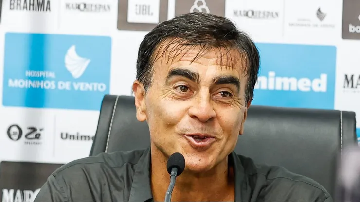 Quinteros em coletiva após o jogo com Juventude.