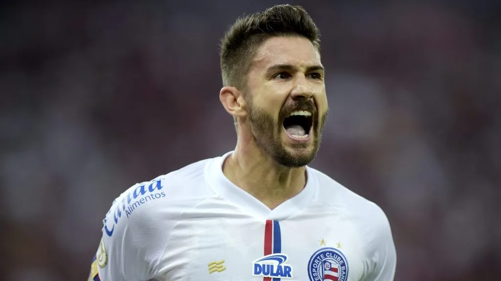 Everaldo jogador do Bahia comemora seu gol durante partida contra o Flamengo no estádio Maracanã pelo campeonato Brasileiro A 2024. Foto: Alexandre Loureiro/AGIF