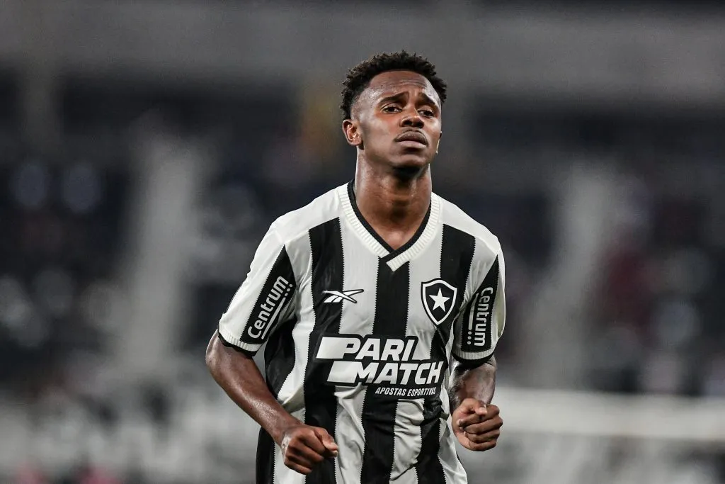 Jeffinho, do Botafogo, durante partida contra o Vitoria no Nilton Santos pela Copa Do Brasil 2024. Foto: Thiago Ribeiro / AGIF