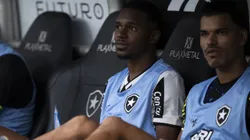 Jeffinho, do Botafogo, antes da partida contra o Cuiabá no Nilton Santos pelo Campeonato Brasileiro A 2024. Foto: Jorge Rodrigues / AGIF