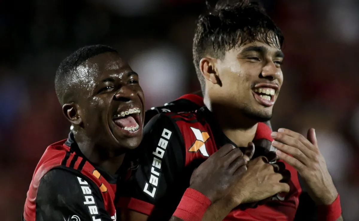 Vinícius Júnior cobra Paquetá sobre futuro no Flamengo: Todo dia eu pergunto