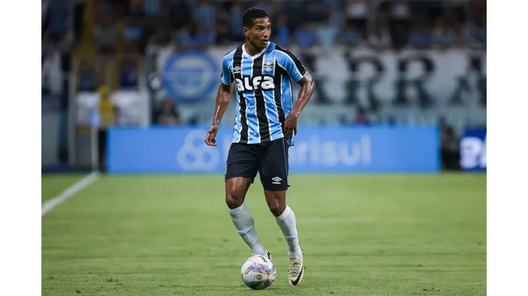 RS - PORTO ALEGRE - 11/02/2025 - GAUCHO 2025, GREMIO X PELOTAS - Joao Lucas jogador do Gremio durante partida contra o Pelotas no estadio Arena do Gremio pelo campeonato Gaucho 2025. Foto: Maxi Franzoi/AGIF