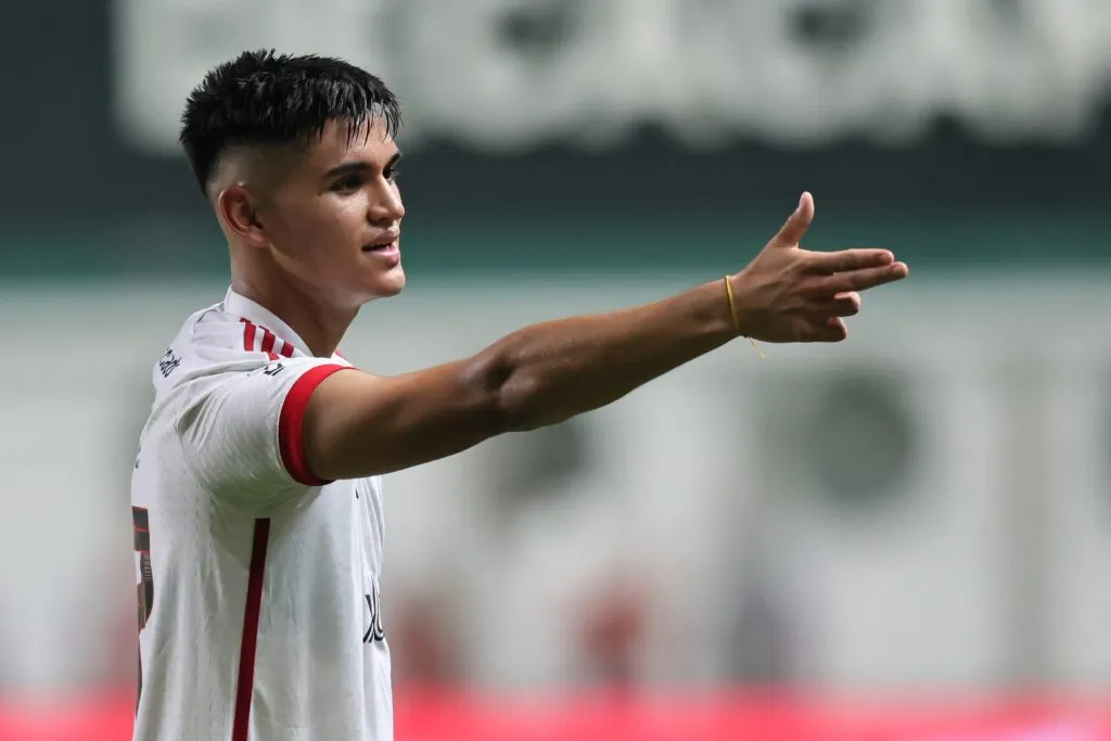 MG – BELO HORIZONTE – 06/11/2024 – BRASILEIRO A 2024, CRUZEIRO X FLAMENGO – Alcaraz jogador do Flamengo durante partida contra o Cruzeiro no estadio Independencia pelo campeonato Brasileiro A 2024. Foto: Gilson Lobo/AGIF