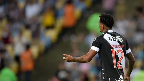Rwan Cruz jogador do Vasco durante partida contra o Fluminense no estádio Maracanã pelo campeonato BRASILEIRO A 2023. Foto: Thiago Ribeiro/AGIF
