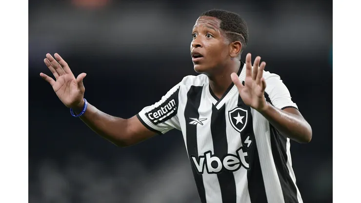 RJ - RIO DE JANEIRO - 26/01/2025 - CARIOCA 2025, BOTAFOGO X BANGU - Yarlen jogador do Botafogo durante partida contra o Bangu no estadio Engenhao pelo campeonato Carioca 2025. Foto: Thiago Ribeiro/AGIF