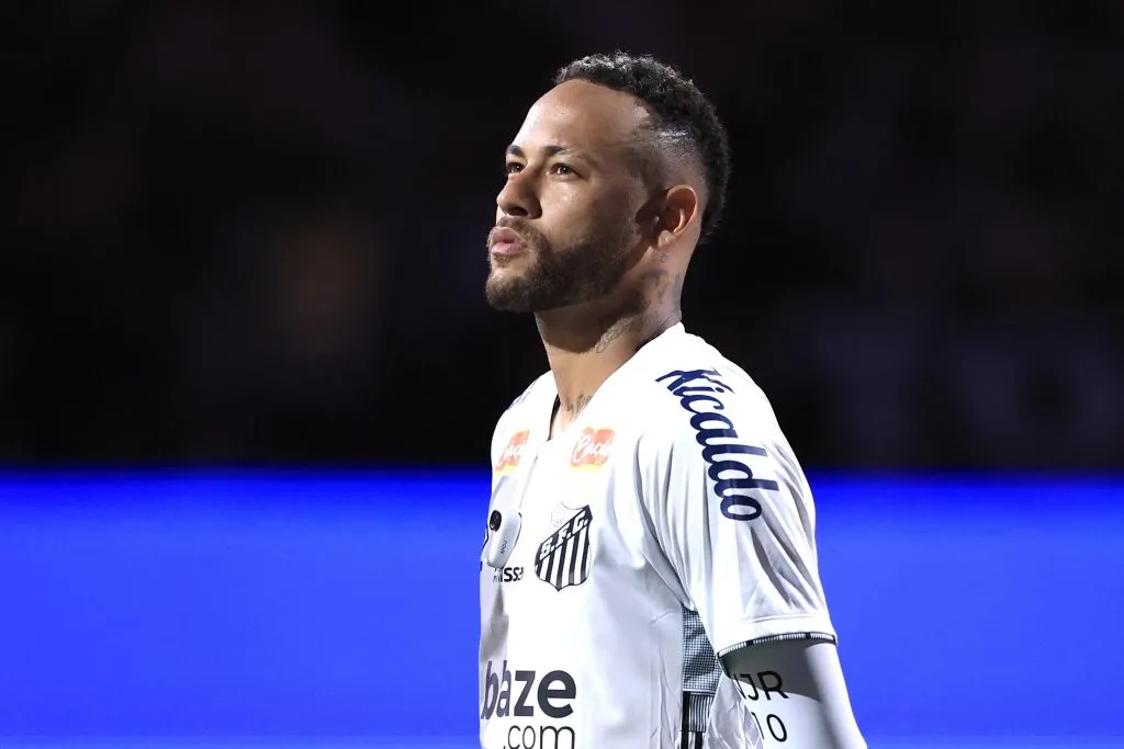Neymar deveria se posiciona melhor no Santos – Foto: Marcello Zambrana/AGIF