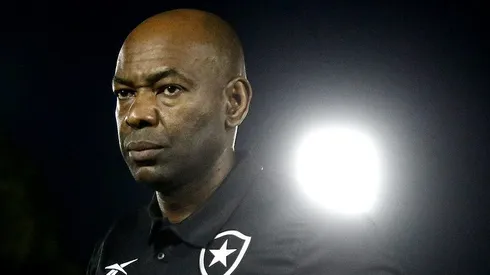 Cláudio Caçapa comandou o Botafogo contra o Boavista. Foto: Vitor Silva/Botafogo