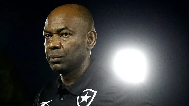 Cláudio Caçapa comandou o Botafogo contra o Boavista. Foto: Vitor Silva/Botafogo