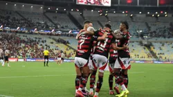 Flamengo comemora gol contra o Botafogo.