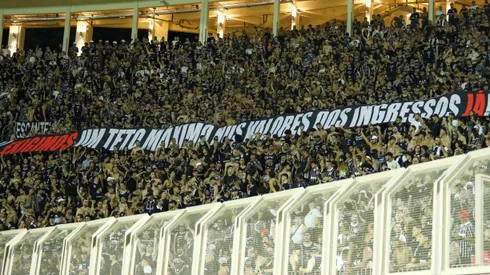 Torcida do Corinthians voltou ao Pacaembu após longa espera. Foto: Marco Miatelo/AGIF