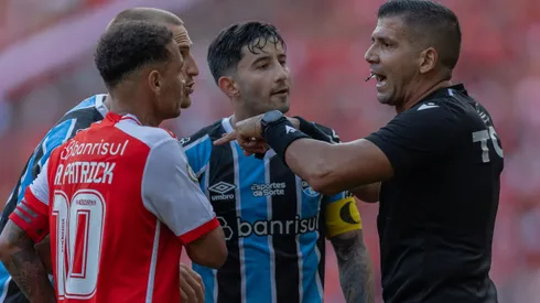 Dirigente do Grêmio entra em polêmica envolvendo arbitragem no Gauchão.