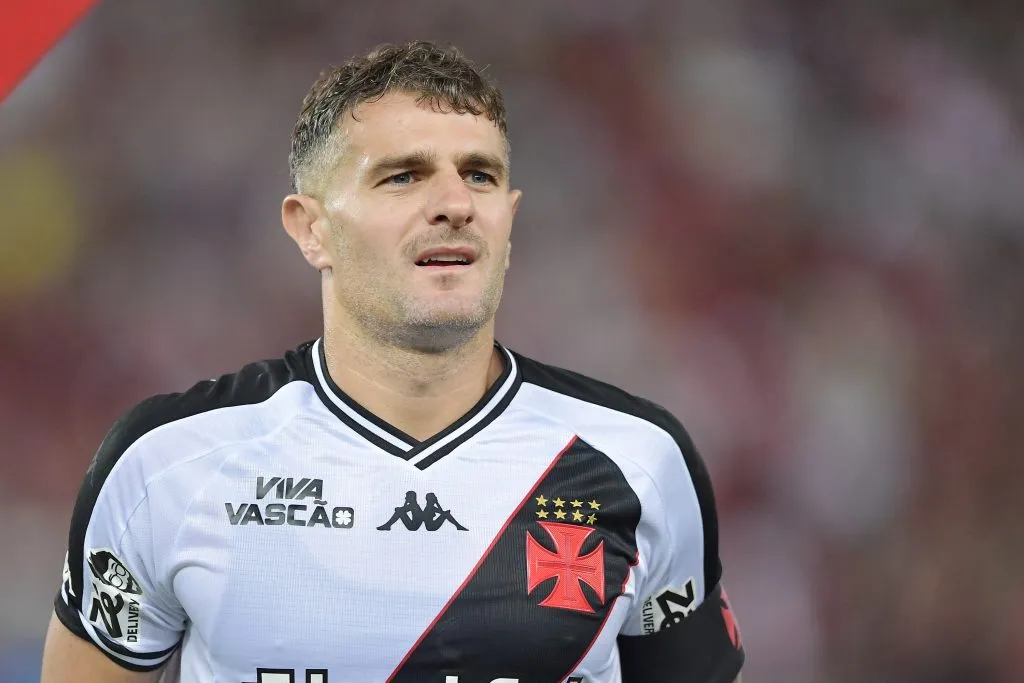 Centroavante argentino durante o clássico. Foto: Thiago Ribeiro/AGIF