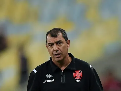 Torcedores do Vasco pedem demissão de Carille após derrota no clássico