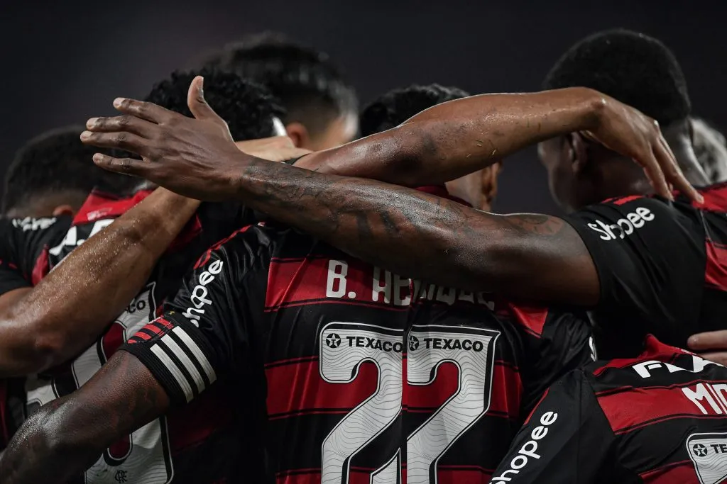 RJ – RIO DE JANEIRO – 15/02/2025 – CARIOCA 2025, FLAMENGO X VASCO – Bruno Henrique jogador do Flamengo comemora seu gol durante partida contra o Vasco no estadio Maracana pelo campeonato Carioca 2025. Foto: Thiago Ribeiro/AGIF
