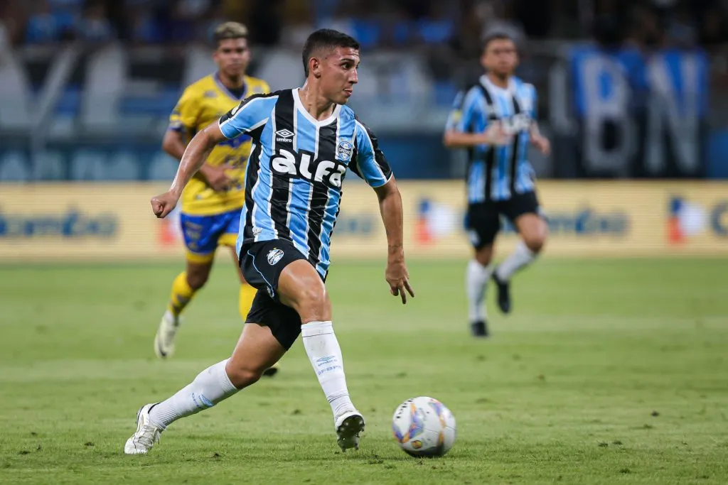 RS – PORTO ALEGRE – 11/02/2025 – GAUCHO 2025, GREMIO X PELOTAS – Miguel Monsalve jogador do Gremio durante partida contra o Pelotas no estadio Arena do Gremio pelo campeonato Gaucho 2025. Foto: Maxi Franzoi/AGIF