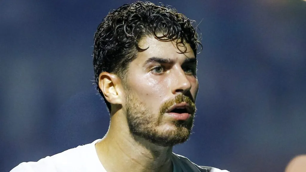 Foto: Marco Miatelo/AGIF – Pedro Raul tem contrato até 2027 e salário na casa dos R$ 700 mil mensais.