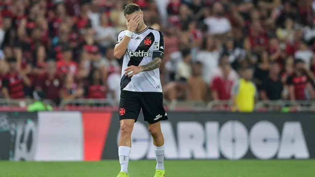 Vegetti jogador do Vasco durante partida contra o Flamengo no estádio Maracanã pelo campeonato Carioca 2025. Foto: Thiago Ribeiro/AGIF