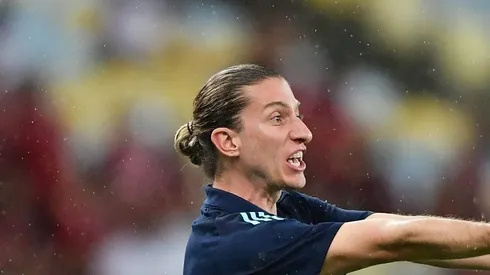 Filipe Luís durante jogo no Maracanã pelo Carioca 2025.