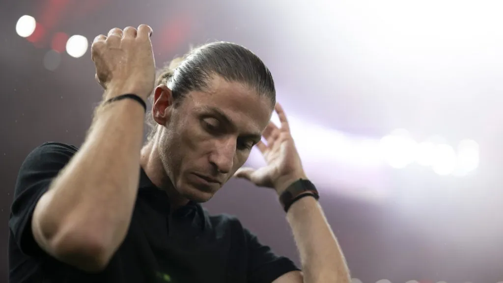 Filipe Luís em partida do Campeonato Brasileiro 2024/Foto: Jorge Rodrigues/AGIF