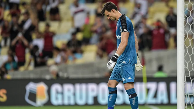 Léo Jardim, goleiro do Vasco, contra o Flamengo em rodada do Campeonato Carioca. Foto: Thiago Ribeiro / AGIF
