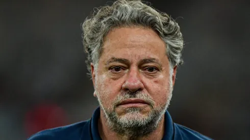Julio Casares, presidente do São Paulo, foi criticado por preferir show da Shakira do que jogar no Morumbis