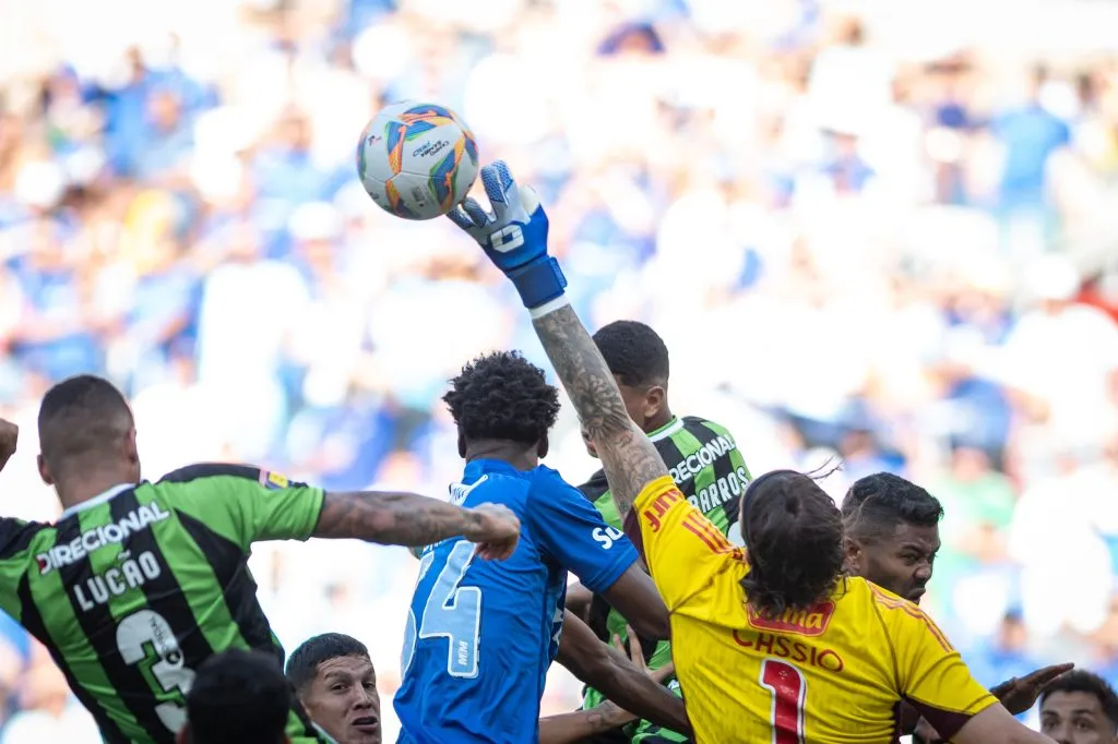 Cassio goleiro do Cruzeiro durante partida contra o América-MG no estádio Mineirão pelo campeonato Mineiro 2025. Foto: Alessandra Torres/AGIF