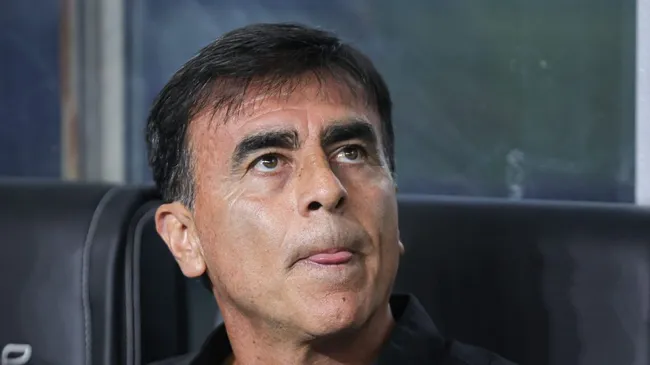 Foto: Maxi Franzoi/AGIF – Quinteros avaliou elenco e comunicou que não conta com esses atletas para o restante do ano.