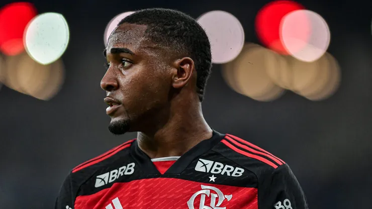 Lorran permanece no Flamengo após negociação com CSKA cair. Foto: Thiago Ribeiro/AGIF