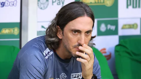 Luis Zubeldia tecnico do Sao Paulo durante partida contra o Palmeiras no estadio Arena Allianz Parque pelo campeonato Paulista 2025. Foto: Marcello Zambrana/AGIF